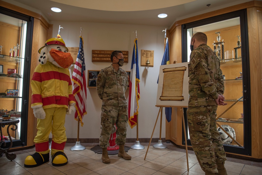 7 BW commander signs Fire Prevention Week proclamation