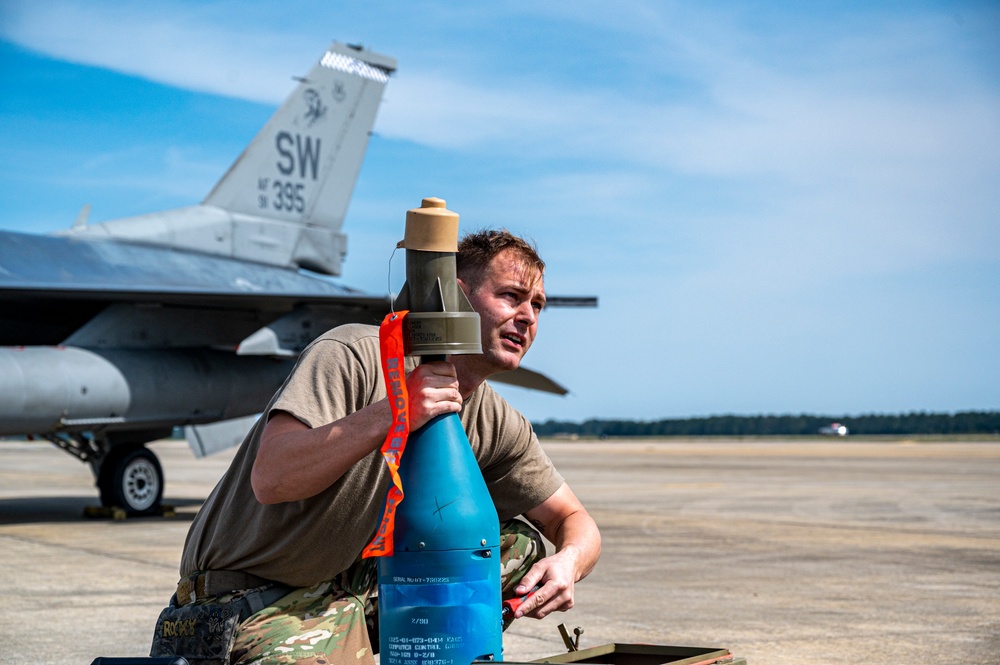 Load crews battle in quarterly competition