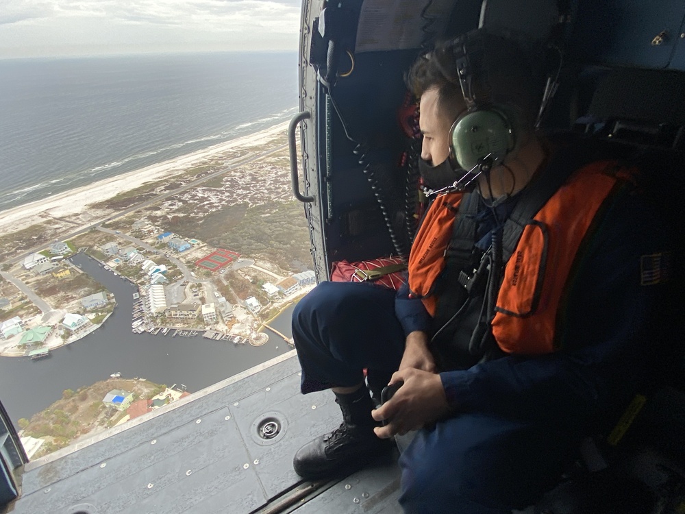 Coast Guard conducts overflight of Gulf Coast to assess pollution response progress