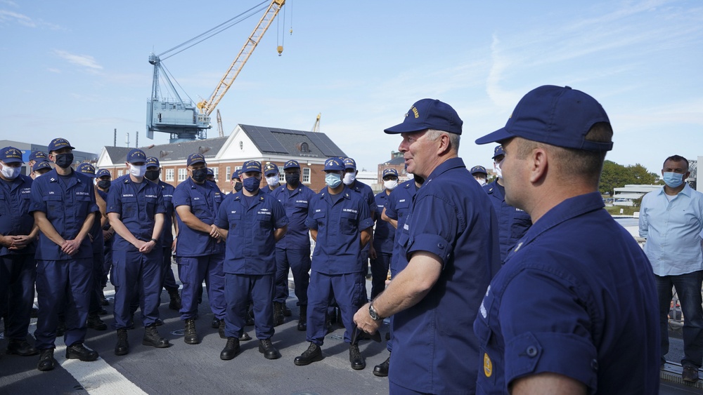 Commander U.S. Coast Guard Atlantic Area visits USCGC Campbell