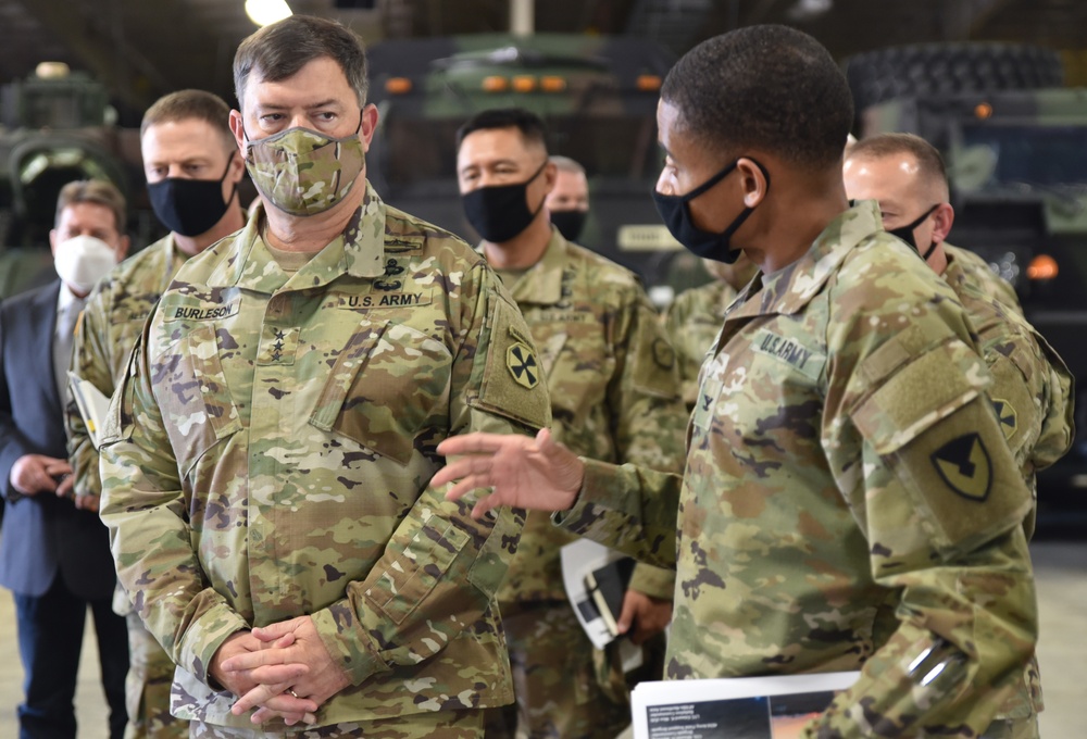 New Eighth Army CG visits 403rd AFSB