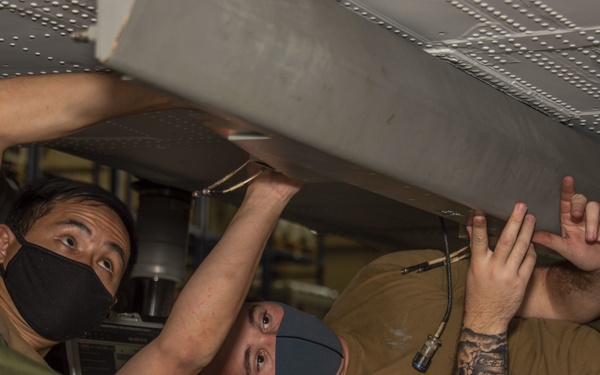 HSM-51 Sailors Perform Maintenance