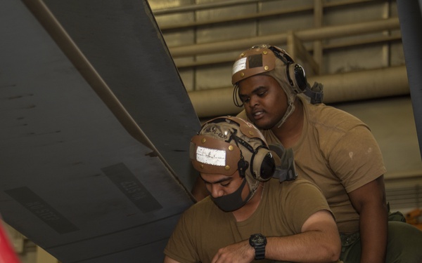 HSM-51 Sailors Perform Maintenance