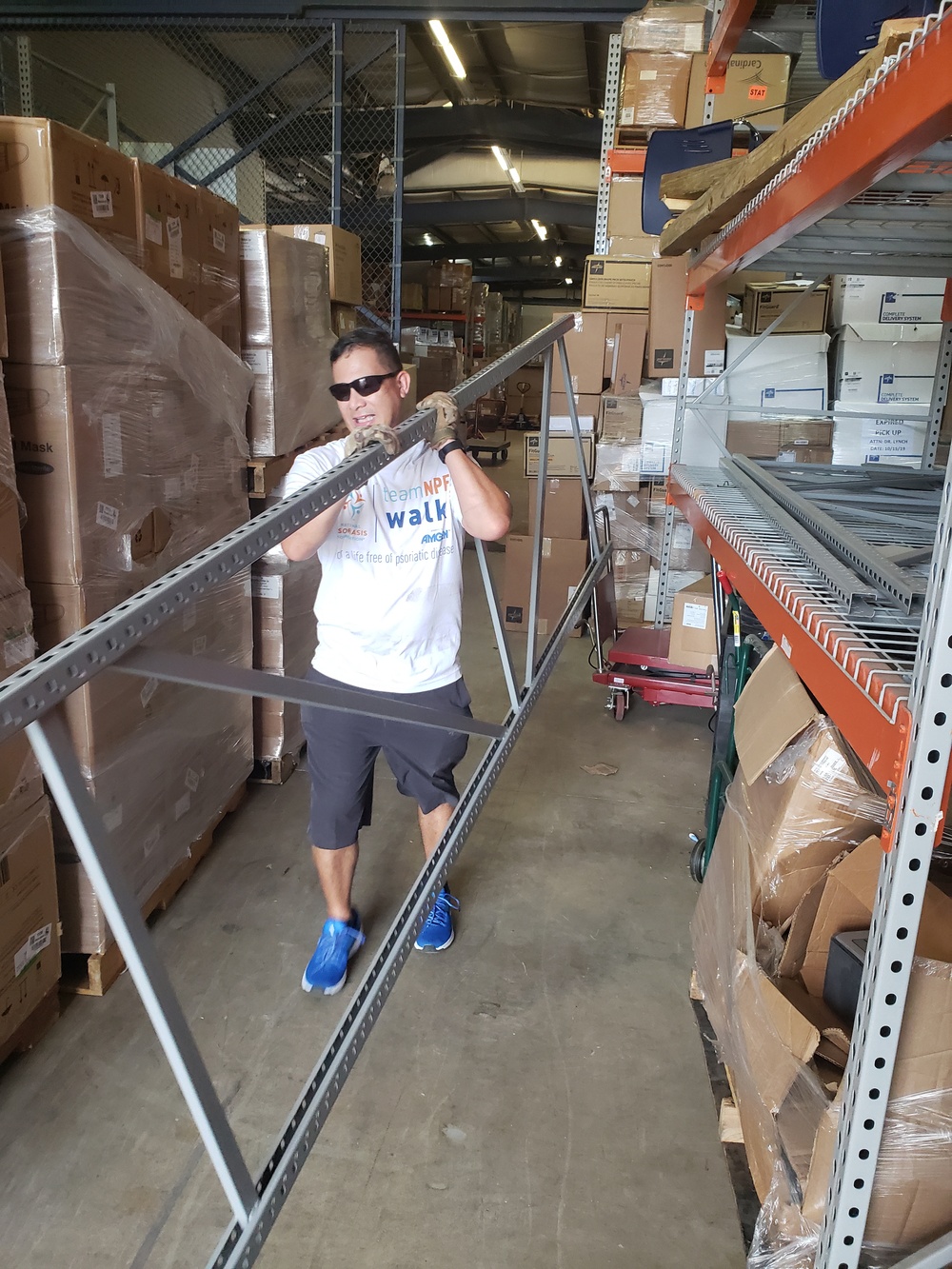 Army Reserve Soldiers support supply requirements in Texas as part of federal COVID -19 response
