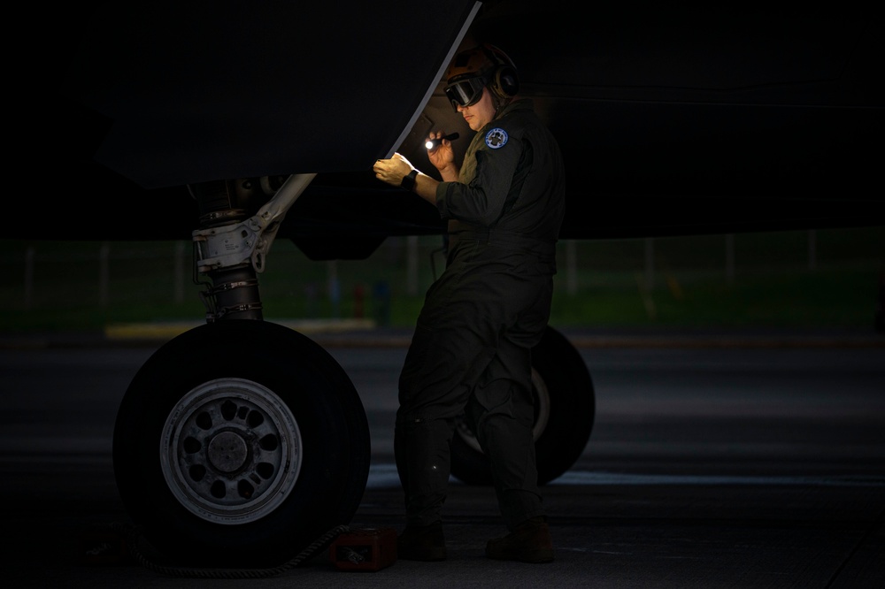 Refueling F-35B Lightning II aircraft