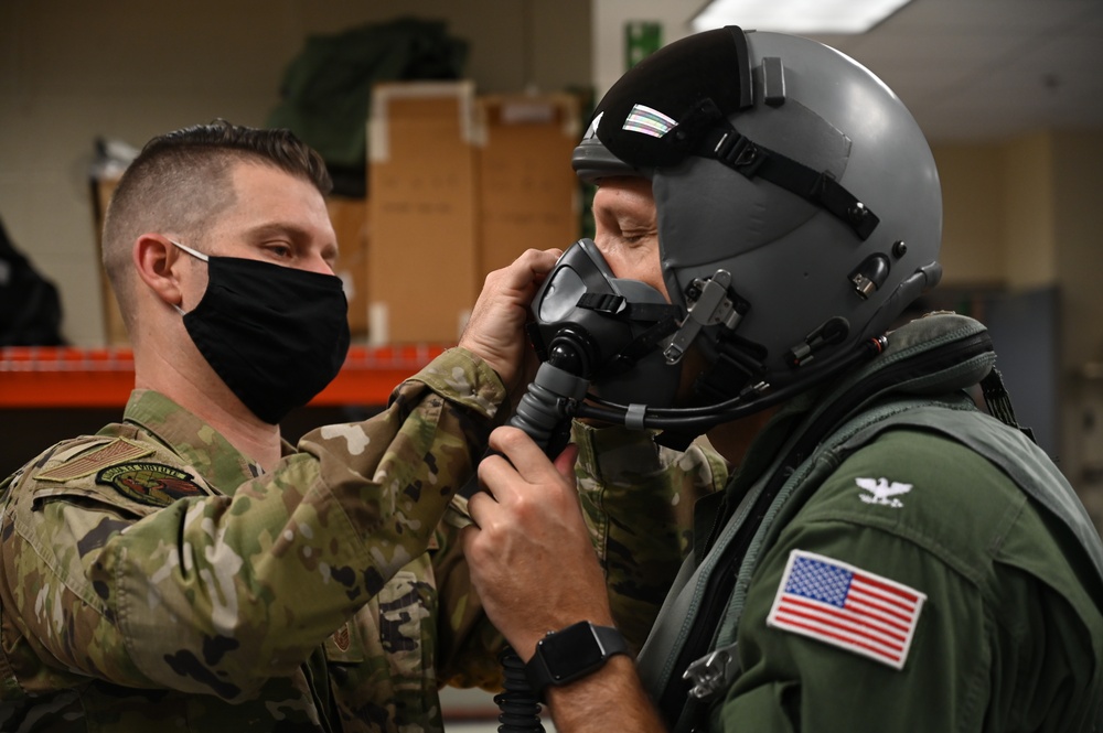 NAS Jax commanding officer takes first F-15 flight