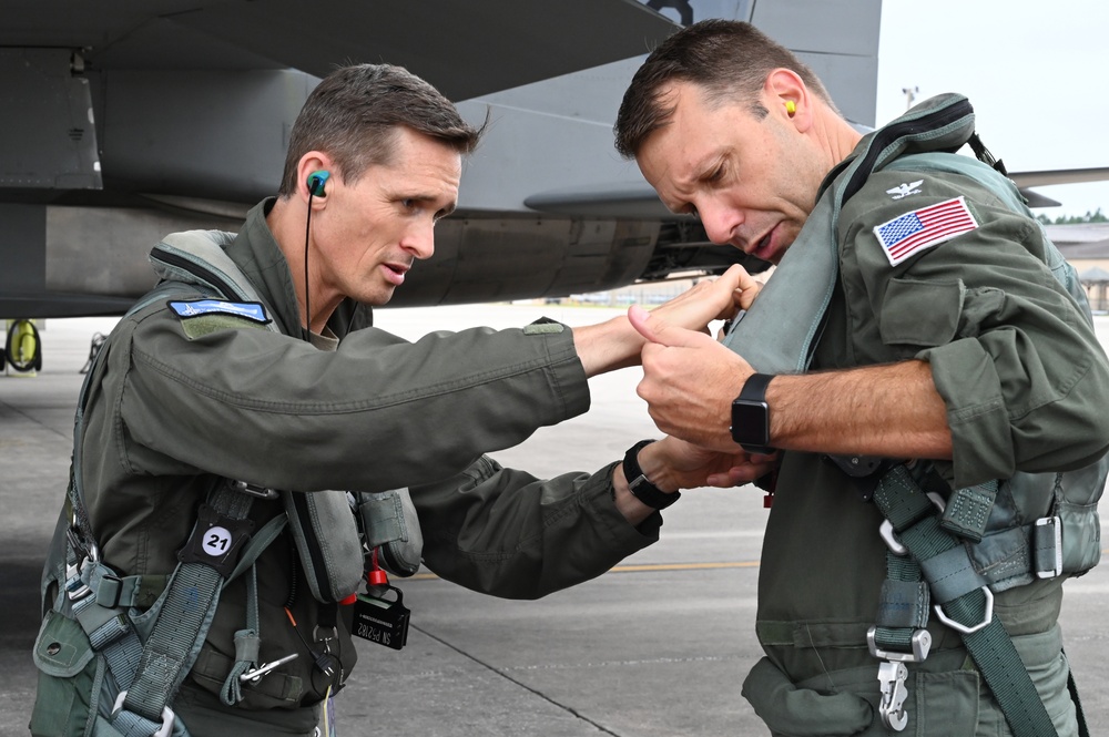 NAS Jax commanding officer takes first F-15 flight