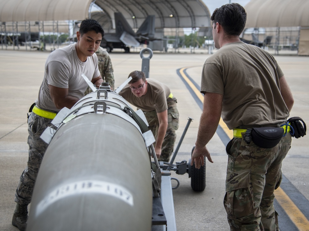 3rd quarter F-22 weapons load competition