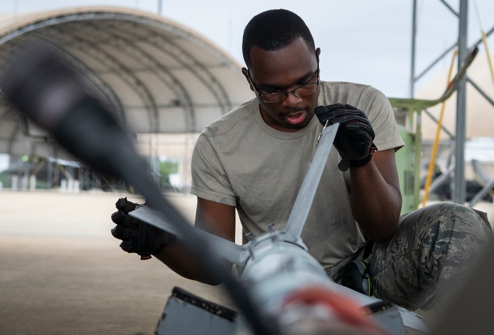 3rd quarter F-22 weapons load competition