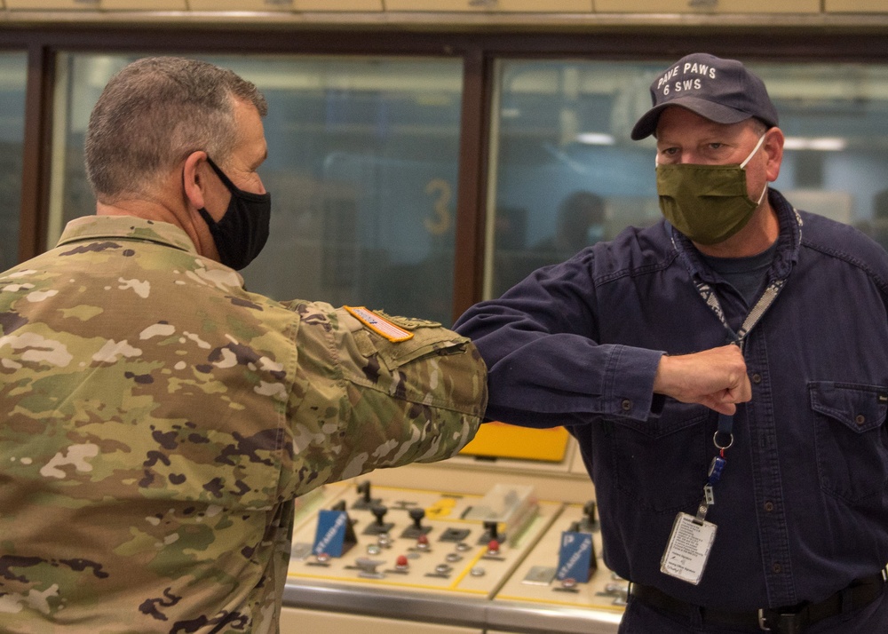 Commander of United States Space Command visits 6th Space Warning Squadron, Cape Cod Air Force Station, Mass.