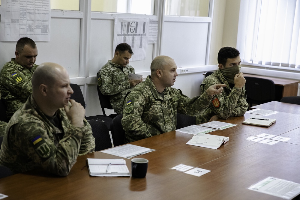 Task Force Illini advises Ukrainian instructors on Tactical Operation Center operations