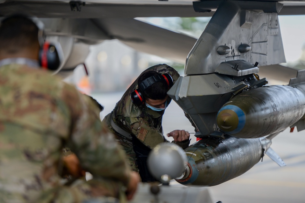 177th Aircraft Maintenance Squadron Load Crew Conducts Minimum Required Proficiency Level Qualifications