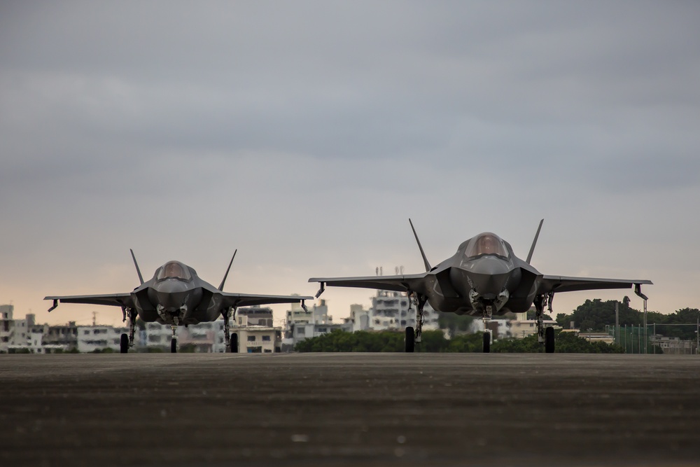 U.S. Marines Conduct an F-35B Lightning II Hot Refuel