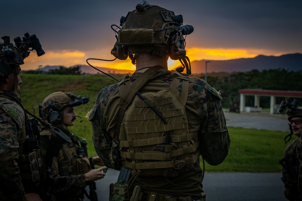 31st MEU Maritime Raid Force conducts breaching and house clearing exercises