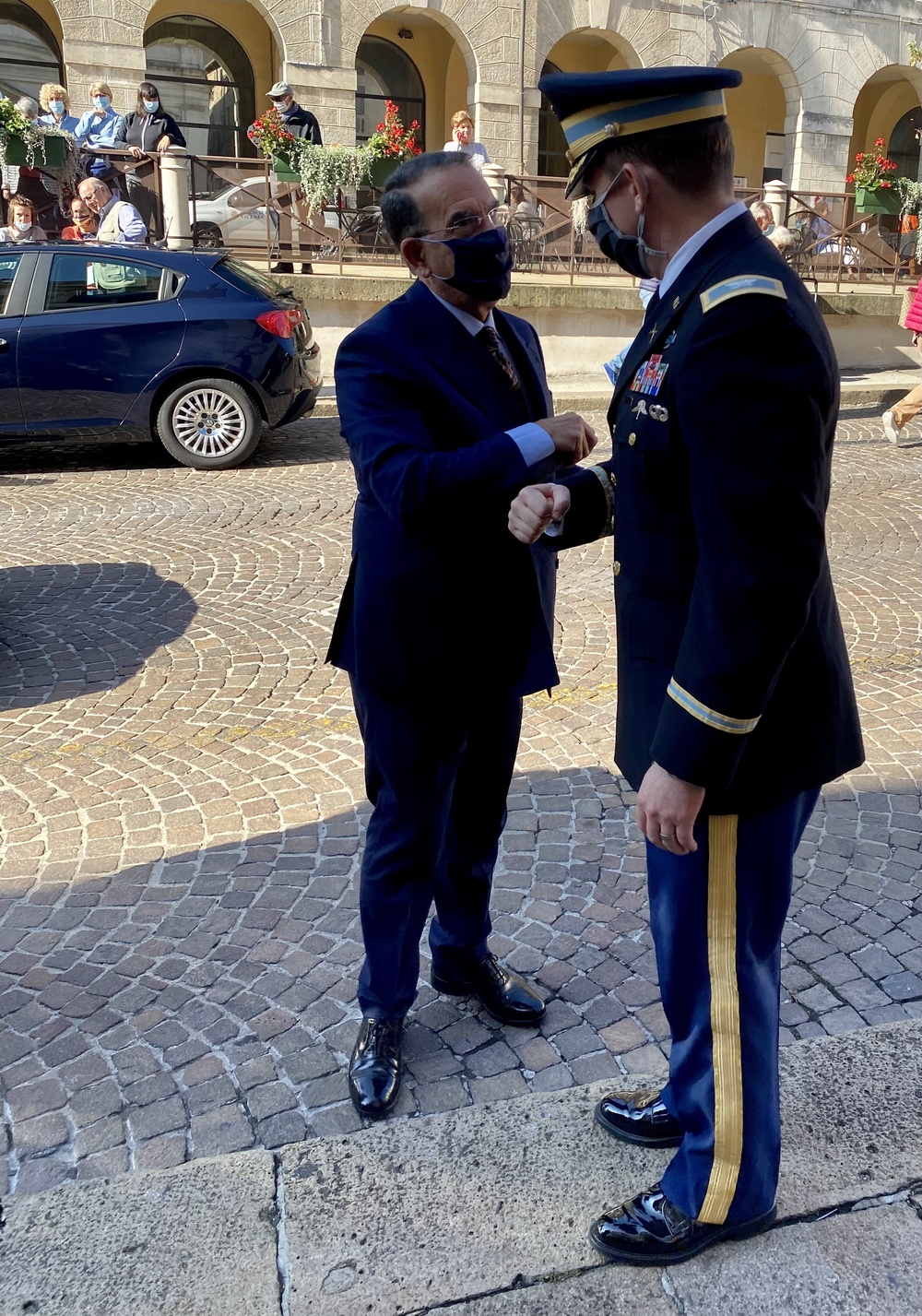 Paratroopers join Italian state police for annual observance