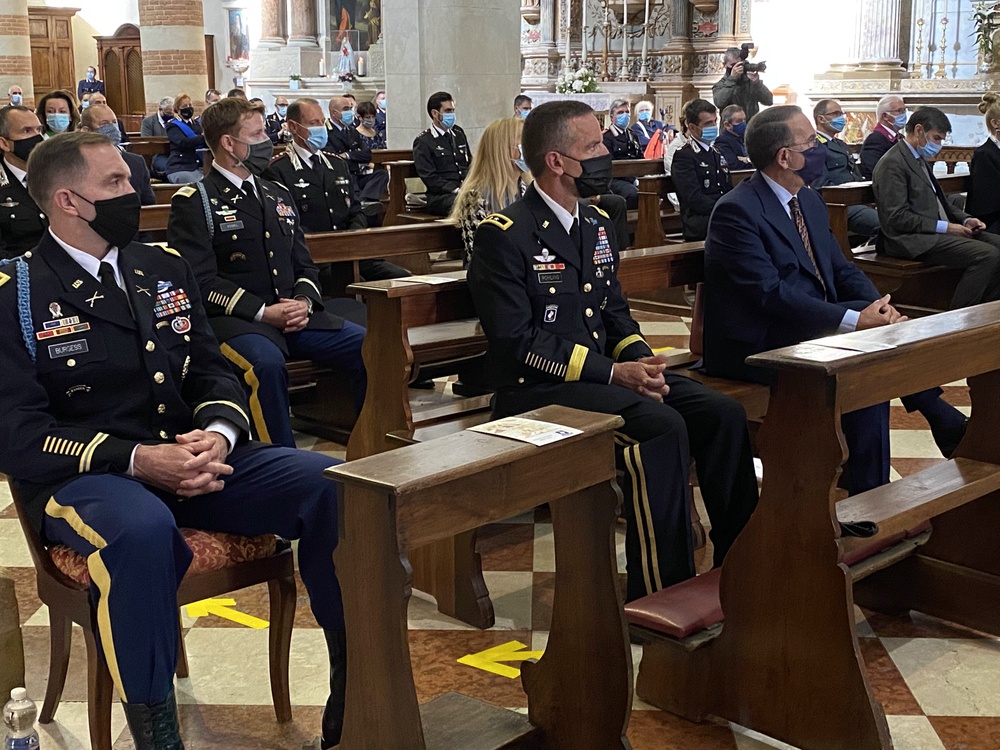 Paratroopers join Italian state police for annual observance