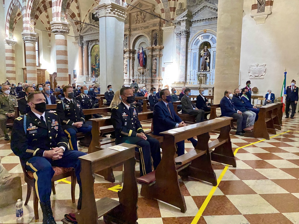 Paratroopers join Italian state police for annual observance