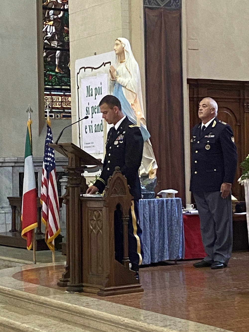 Paratroopers join Italian state police for annual observance