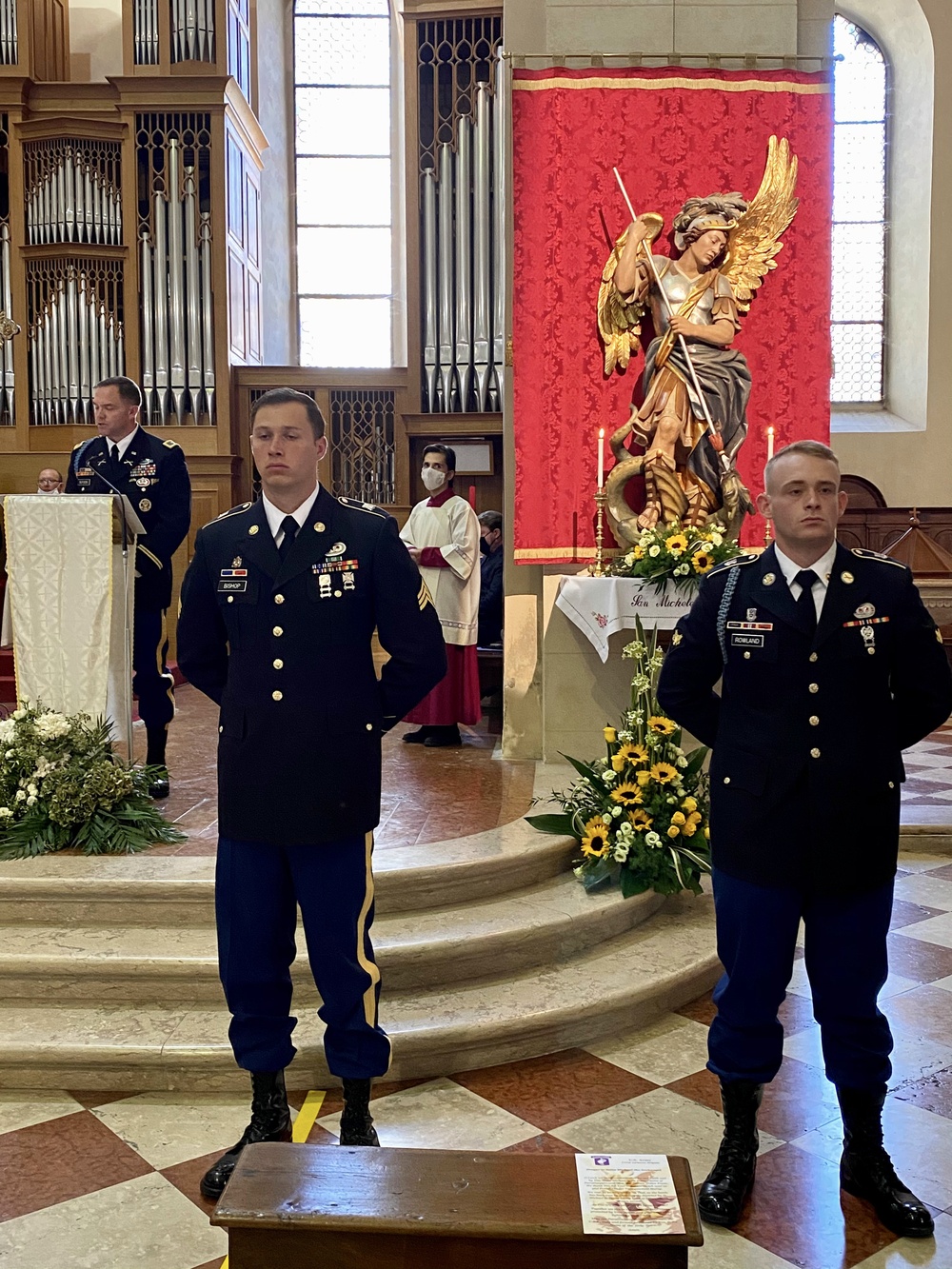 Paratroopers join Italian state police for annual observance