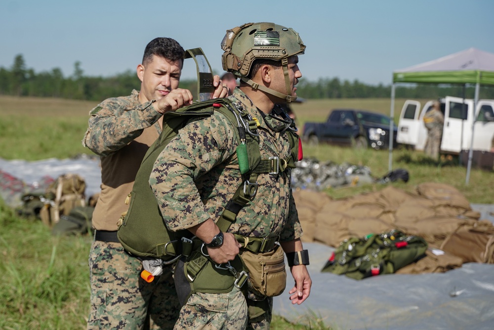 3rd Force Recon conducts airborne operations