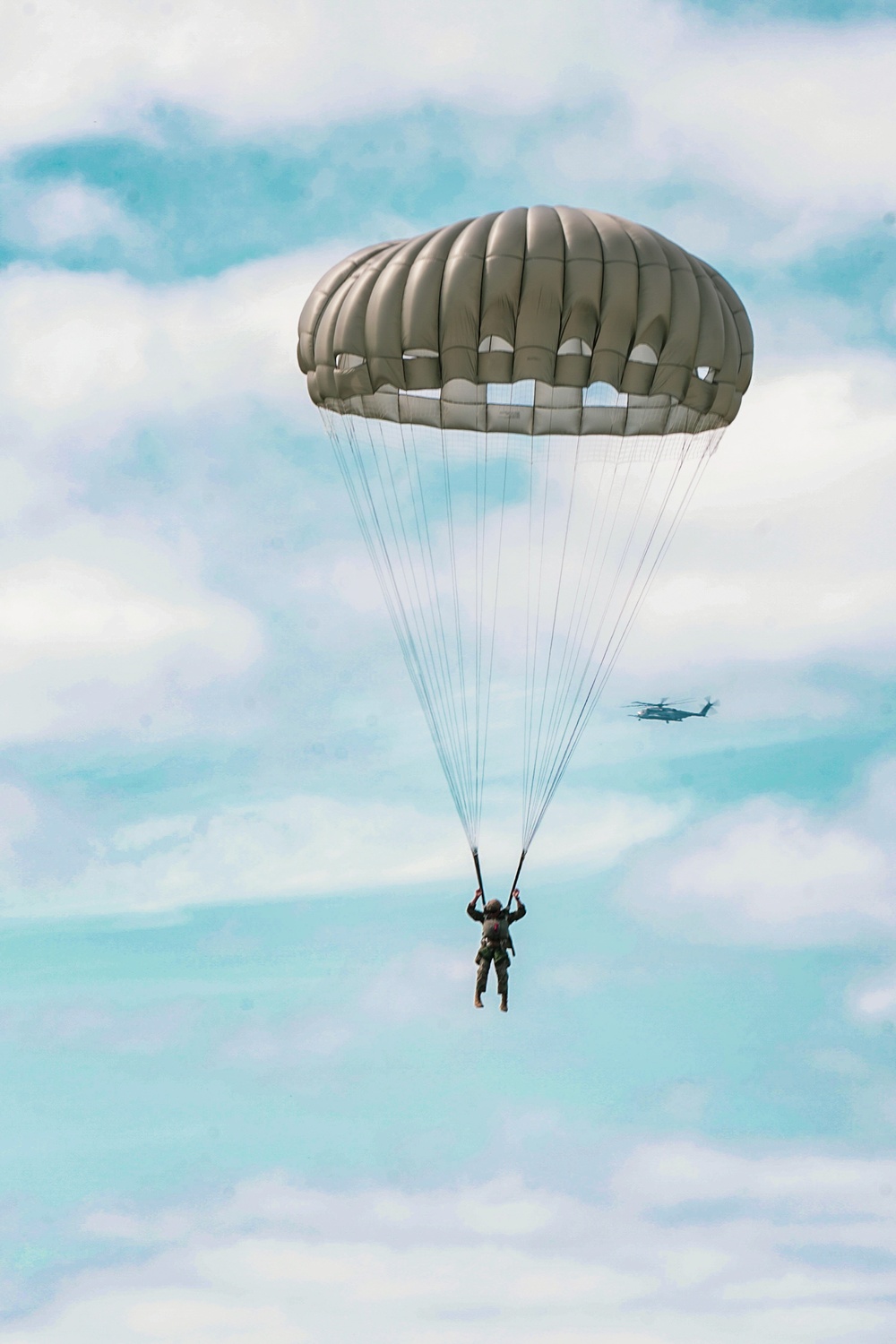 3rd Force Recon conducts airborne operations