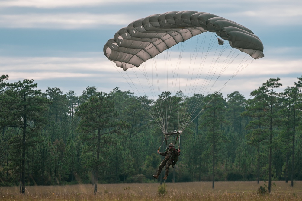 3rd Force Recon conducts airborne operations