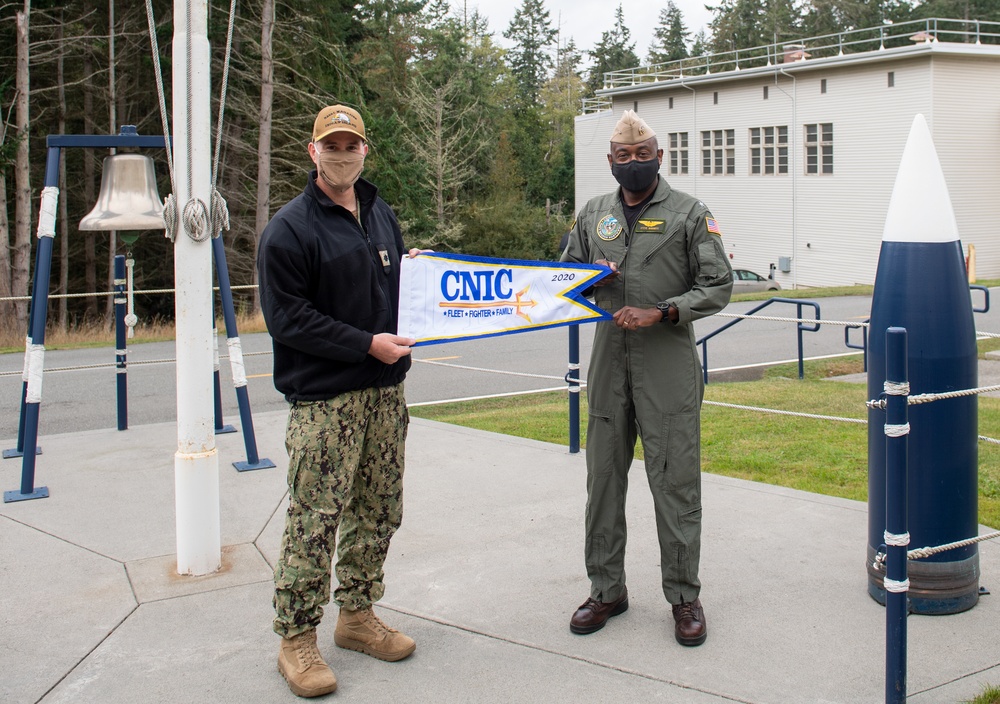 CNRNW Presents CNIC Installation Excellence Award to NMII