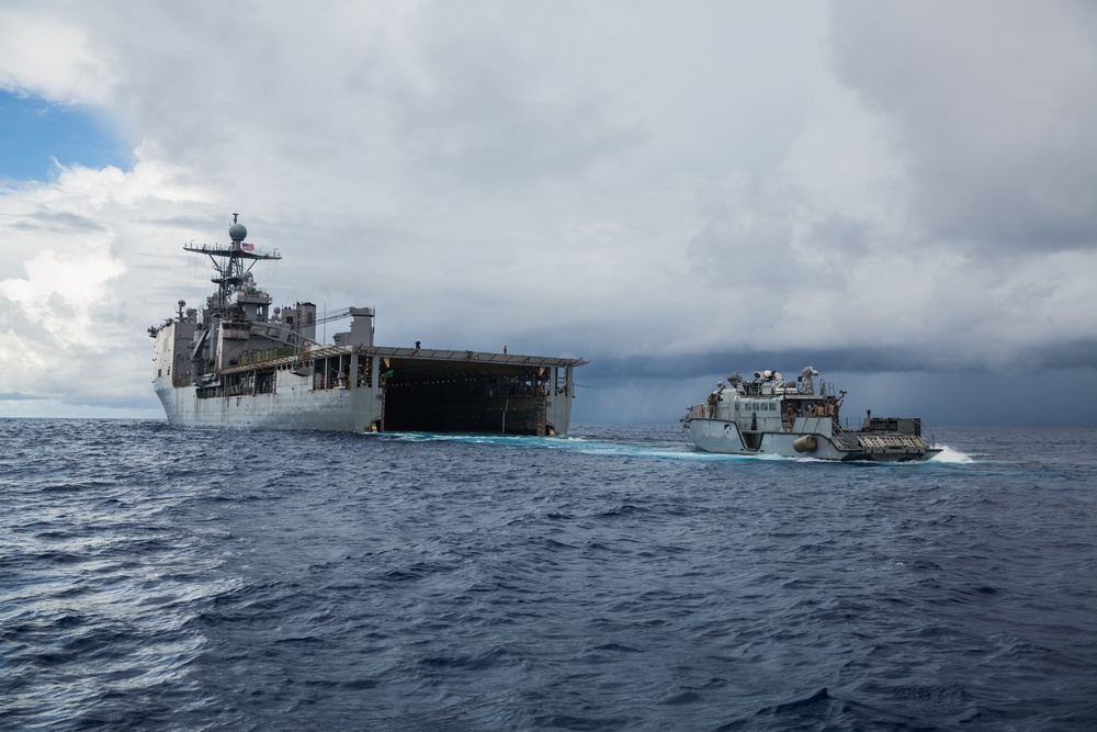 USS Comstock (LSD 45) | Mk VI Patrol Boats Maritime Operations