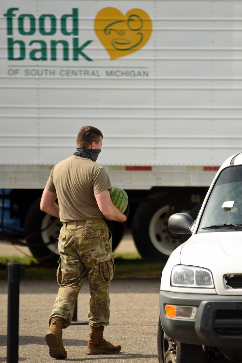 Members from the 110th Wing Battle Creek work with the Food Bank of South Michigan