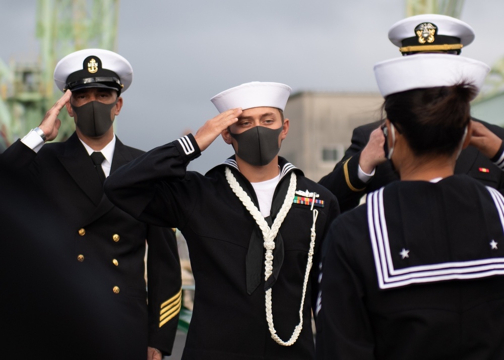 USS Barry Sailor Leads The Sailors Creed