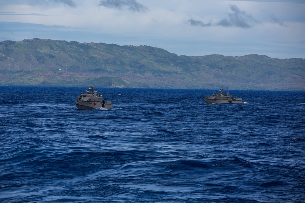 USS Comstock (LSD 45) | Mk VI Patrol Boats Embark