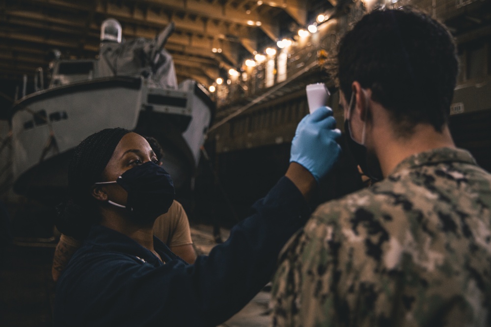 USS Comstock (LSD 45) | Mk VI Patrol Boats Embark