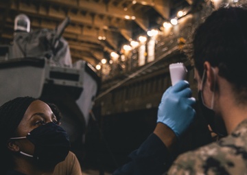 USS Comstock (LSD 45) | Mk VI Patrol Boats Embark