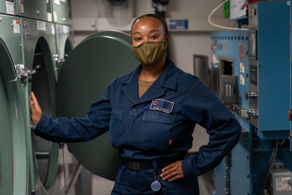 USS Halsey Conducts Portrait Operations