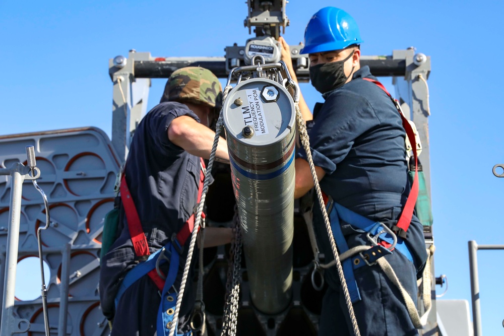 Iwo Jima Conducts SWATT Off the Coast of Virginia