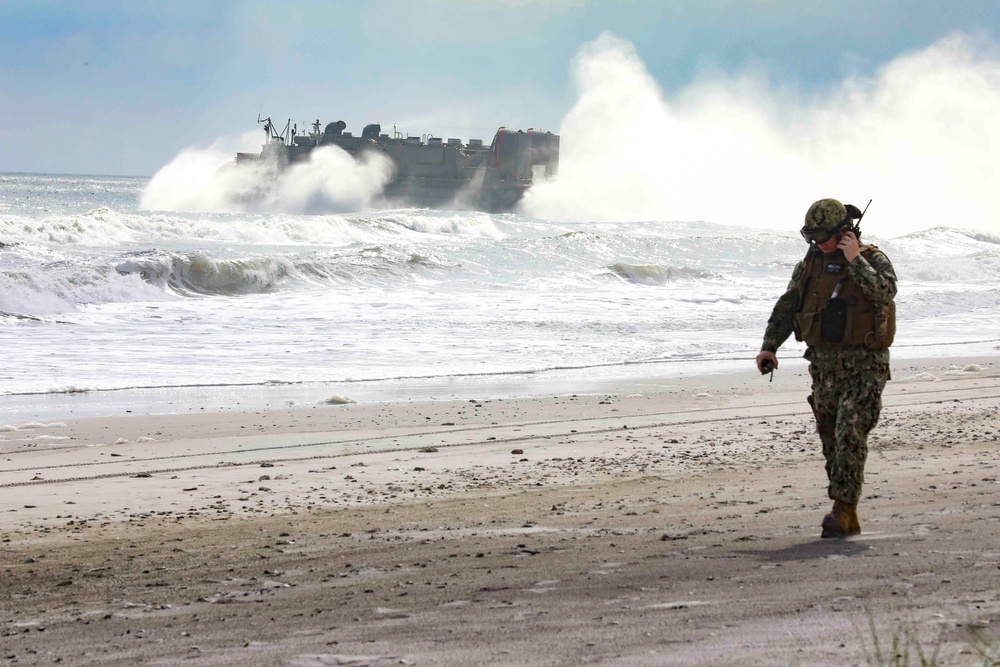 Iwo Jima Conducts SWATT Off the Coast of North Carolina