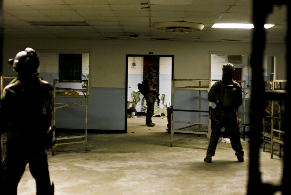 24th MEU conducts raid training
