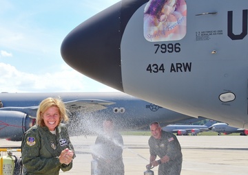 Grissom vice commander completes farewell flight