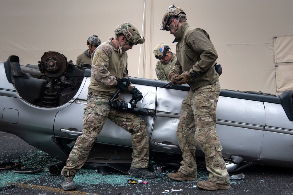 125th STS conduct extrication training