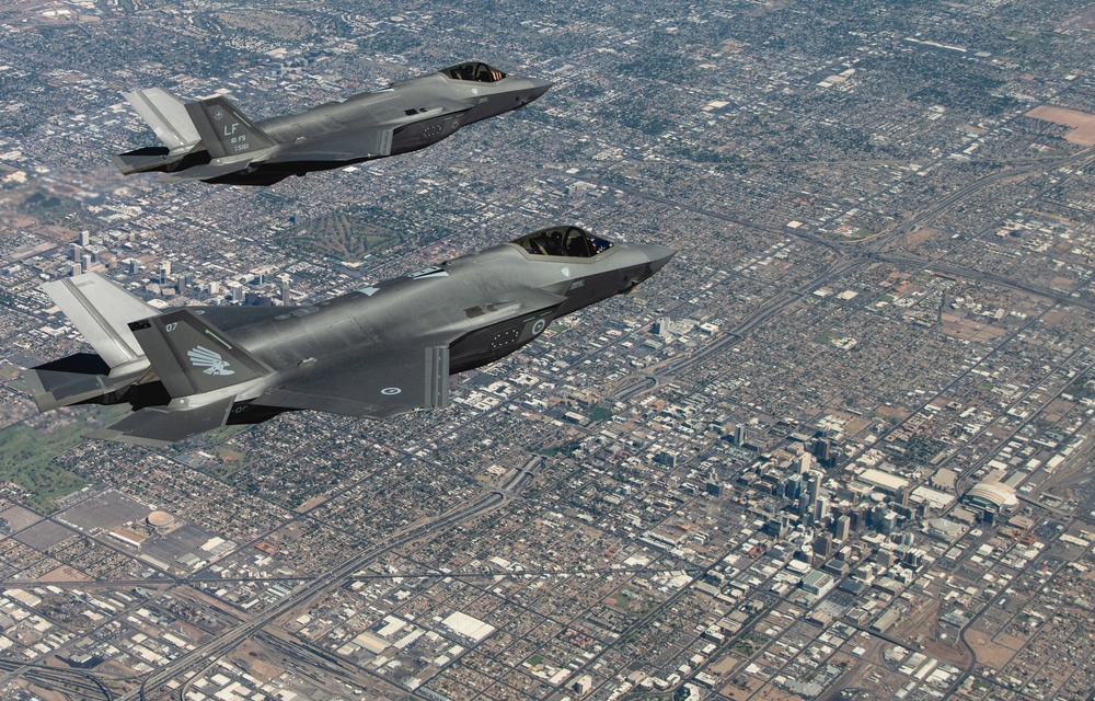 U.S. Air Force celebrates RAAF partnership with commemoration flight over Arizona