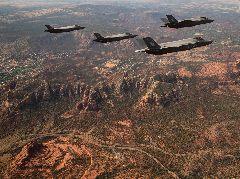 U.S. Air Force celebrates RAAF partnership with commemoration flight over Arizona