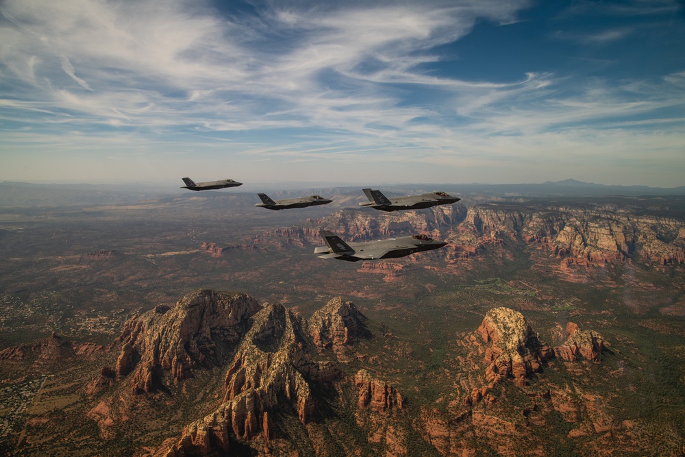 U.S. Air Force celebrates RAAF partnership with commemoration flight over Arizona