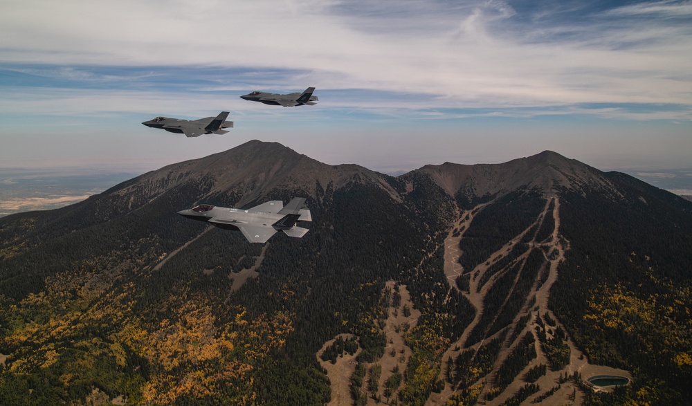 U.S. Air Force celebrates RAAF partnership with commemoration flight over Arizona