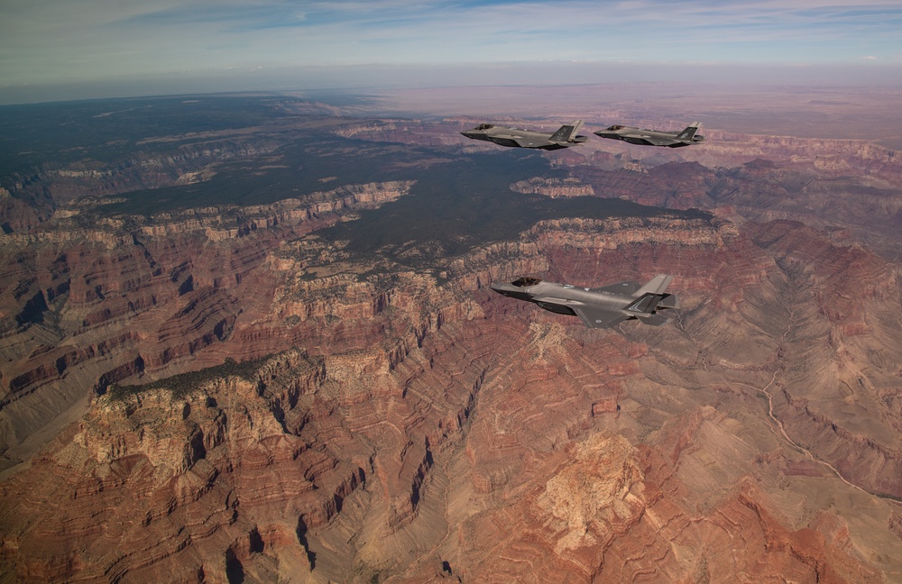 U.S. Air Force celebrates RAAF partnership with commemoration flight over Arizona