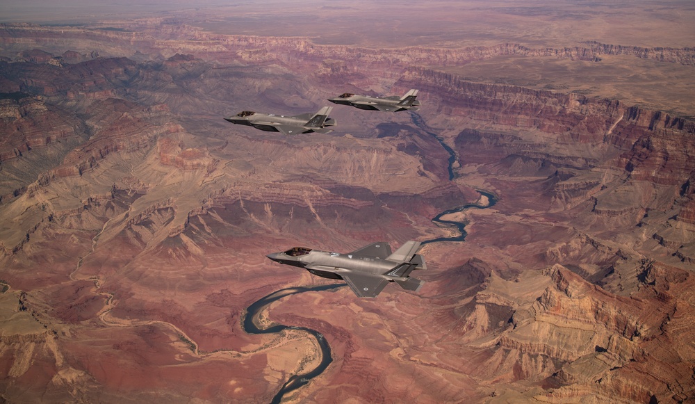 U.S. Air Force celebrates RAAF partnership with commemoration flight over Arizona