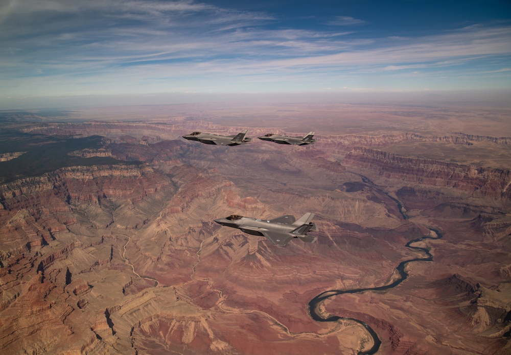 U.S. Air Force celebrates RAAF partnership with commemoration flight over Arizona