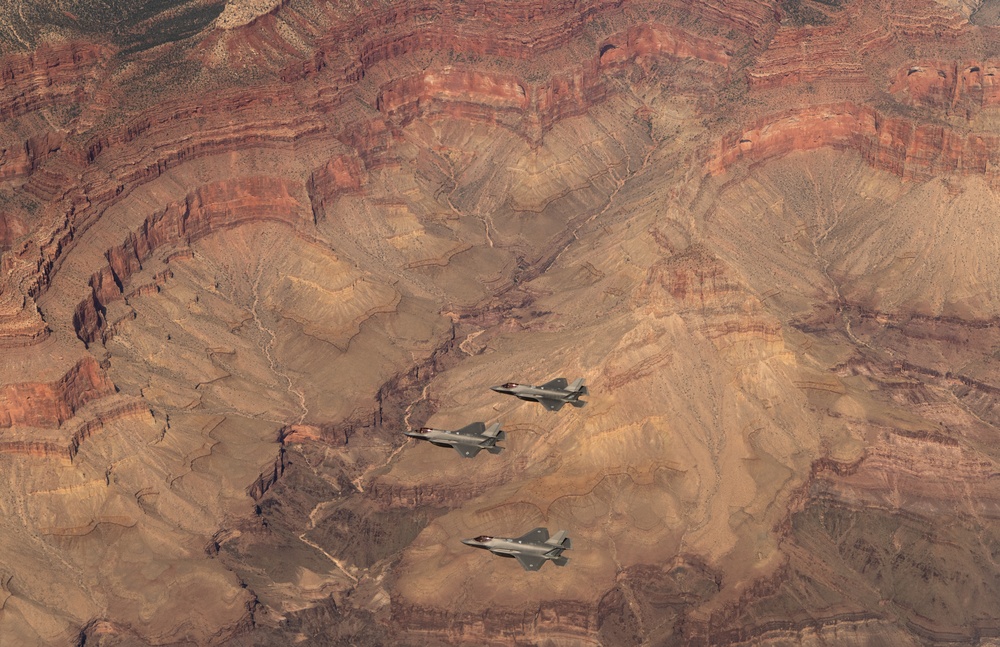 U.S. Air Force celebrates RAAF partnership with commemoration flight over Arizona