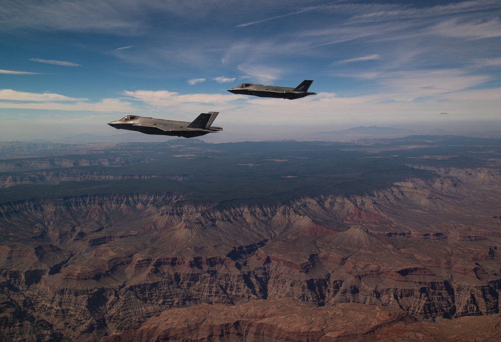 U.S. Air Force celebrates RAAF partnership with commemoration flight over Arizona