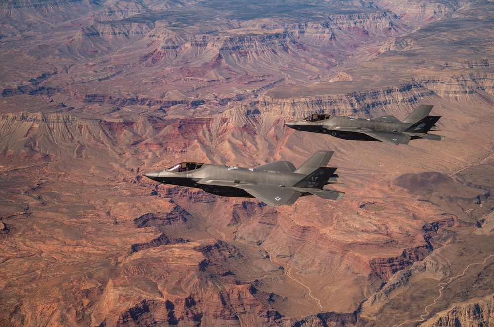 U.S. Air Force celebrates RAAF partnership with commemoration flight over Arizona