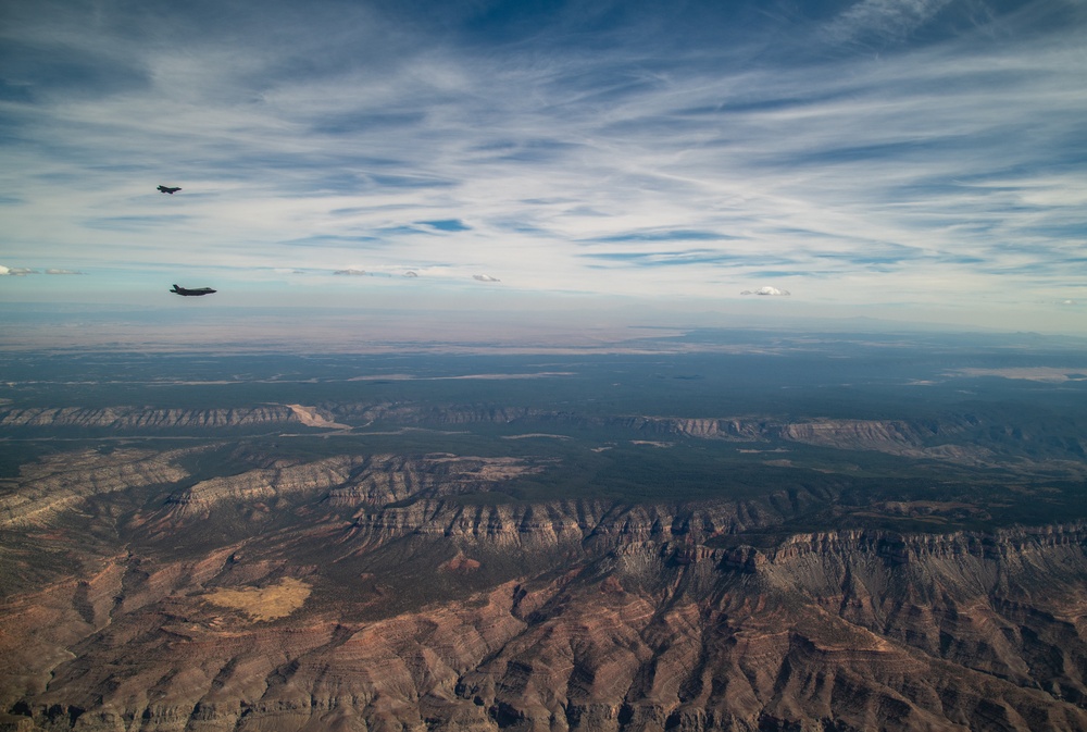 U.S. Air Force celebrates RAAF partnership with commemoration flight over Arizona